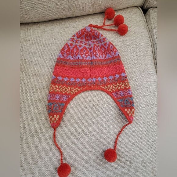 Roanes Lizotte 100% Alpaca Beanie With Earflaps and Round Tassels - Picture 5 of 10